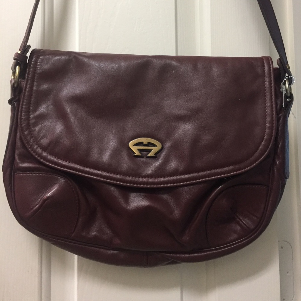 Vintage Etienne Aigner Handbag in Dark burgundy